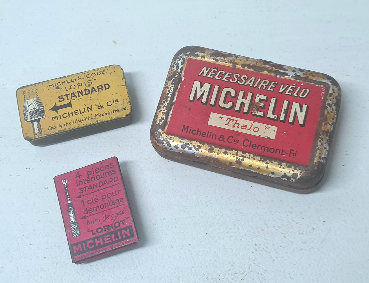 Lot boite en tôle Michelin