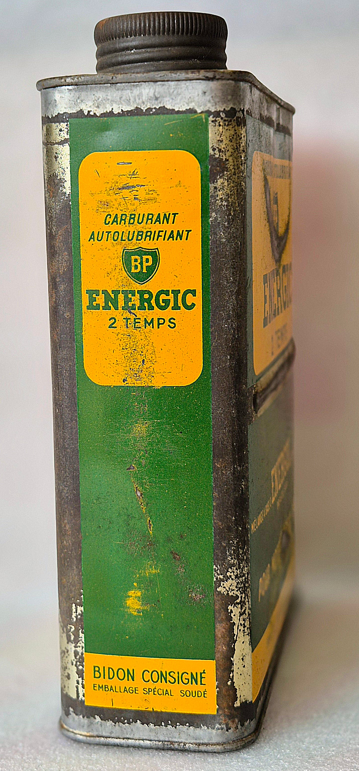Bidon d'huile BP energic 2T
