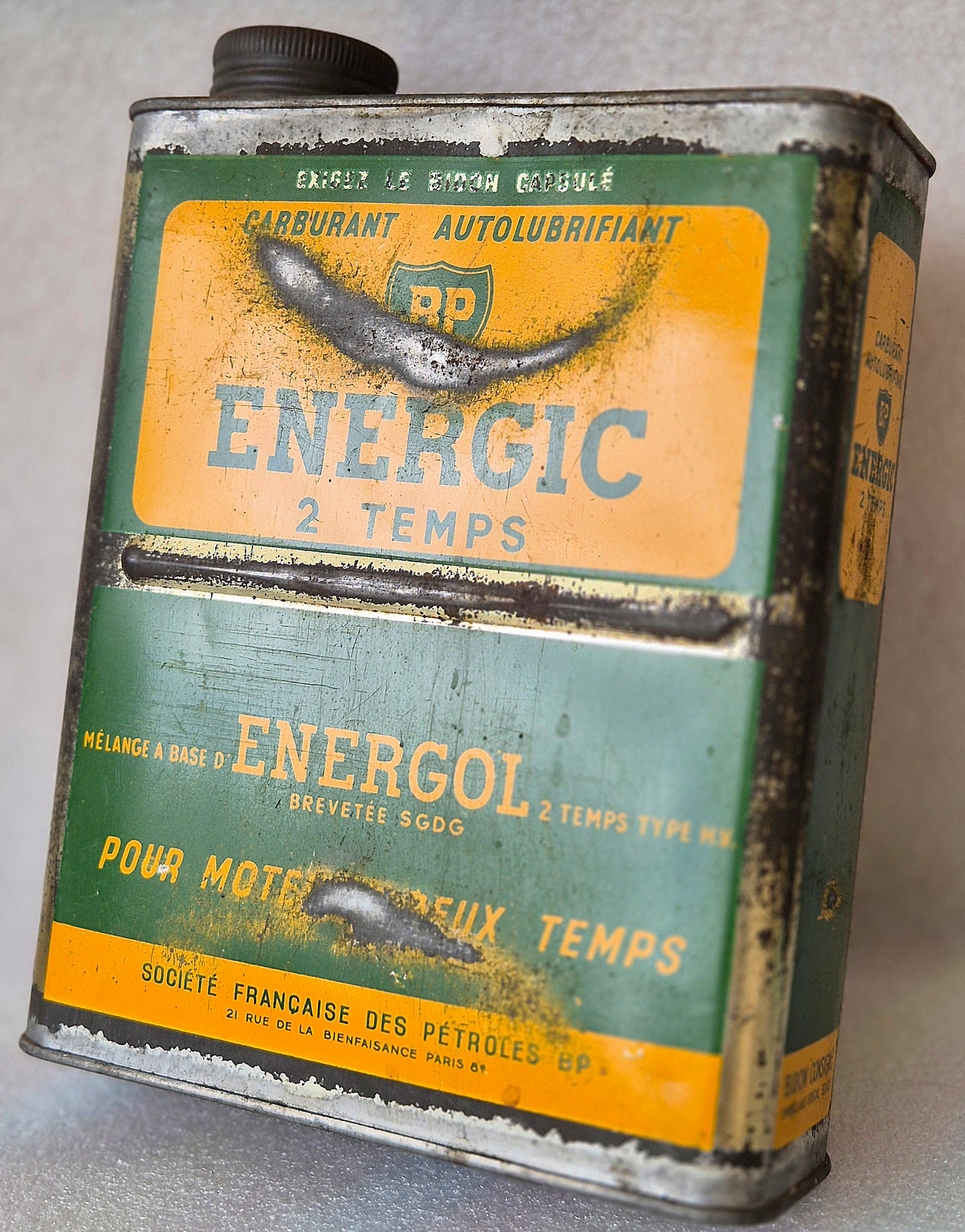 Bidon d'huile BP energic 2T