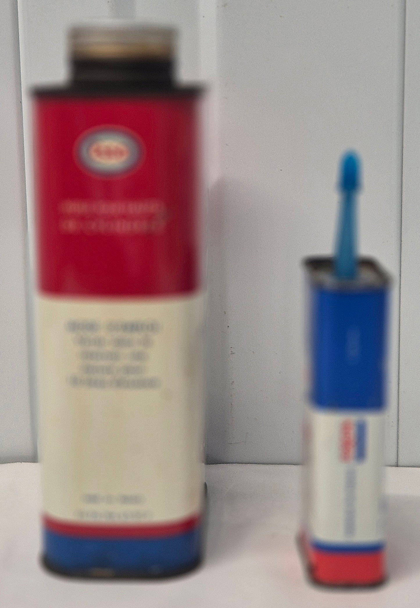 Lot bidon d'huile & burette ESSO