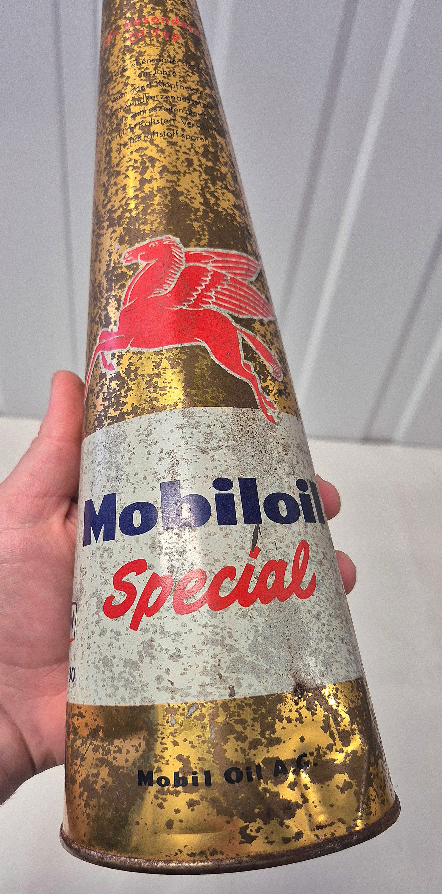 Bidon d'huile conique MOBILOIL